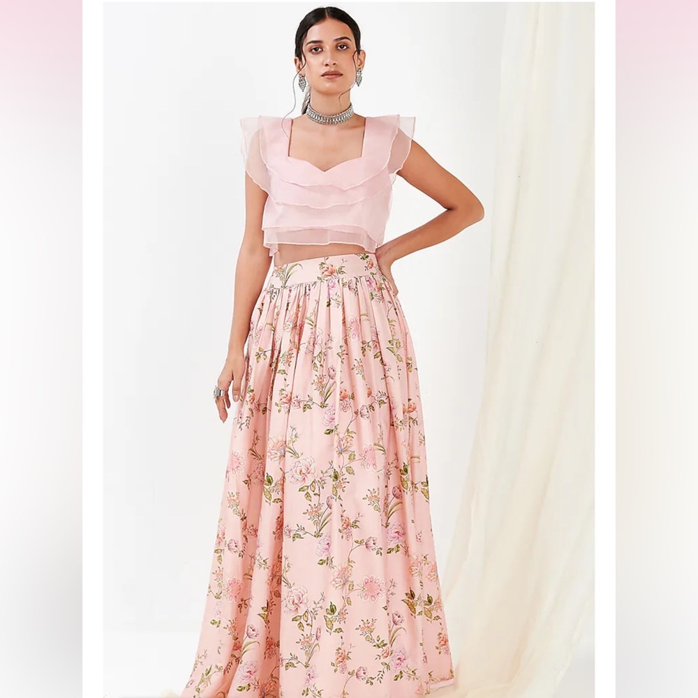 Pink lehenga size small - perfect for weddings. Purchased at Pernia’s